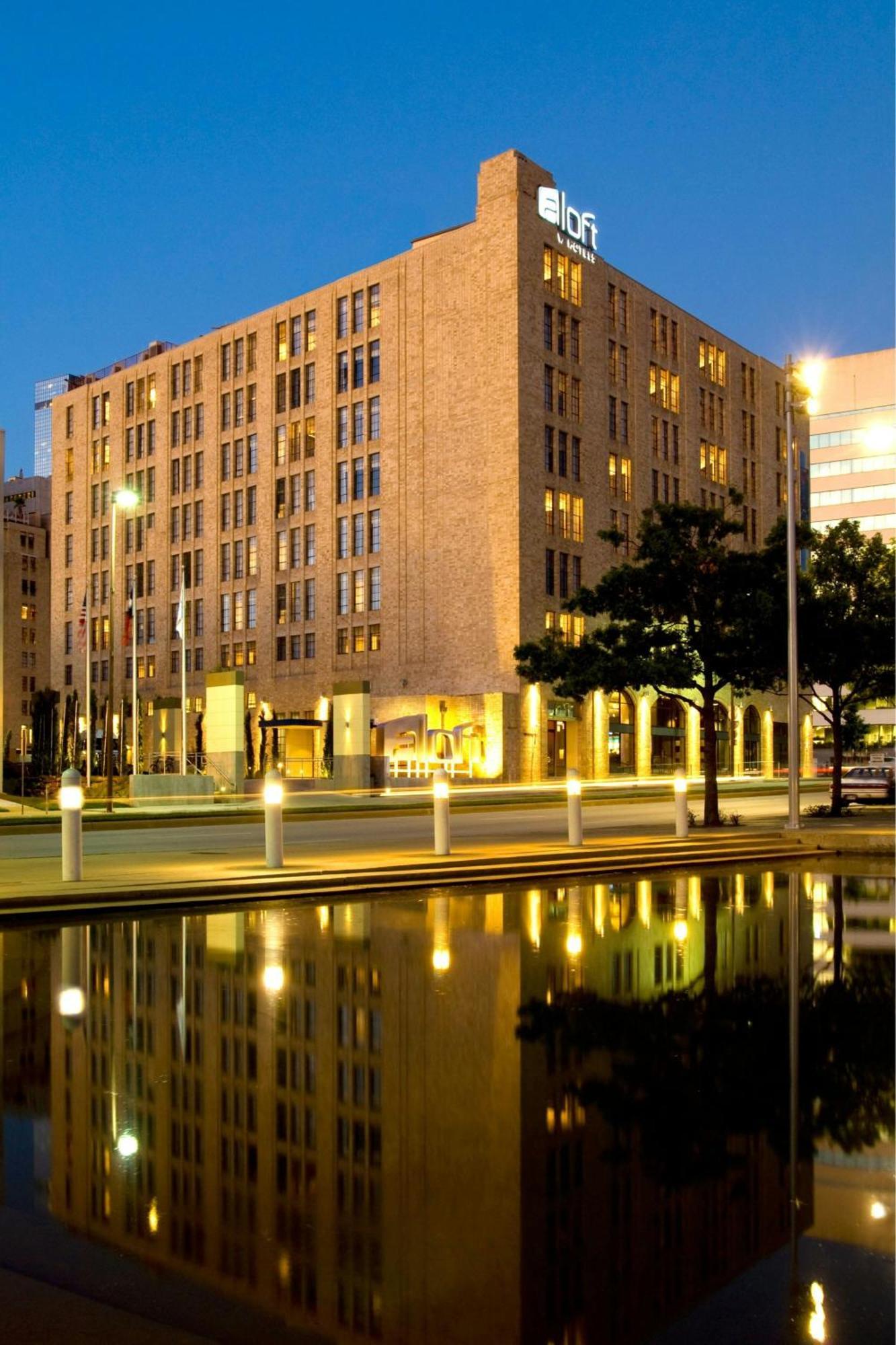 Aloft Dallas Downtown Exterior photo